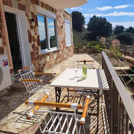 Haus Maximilian * Sarandë