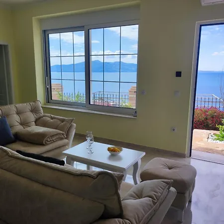 Haus Maximilian * Sarandë