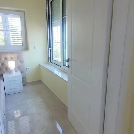 Haus Maximilian * Sarandë