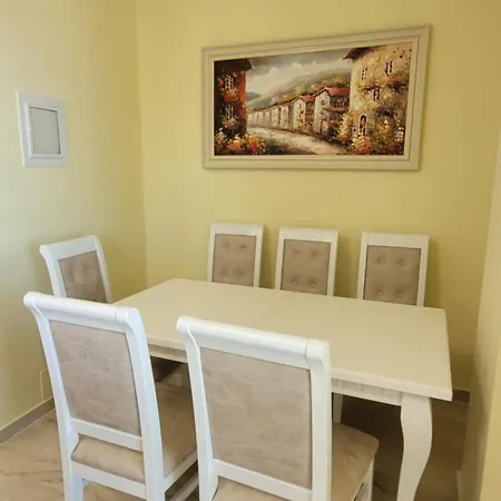 Haus Maximilian * Sarandë