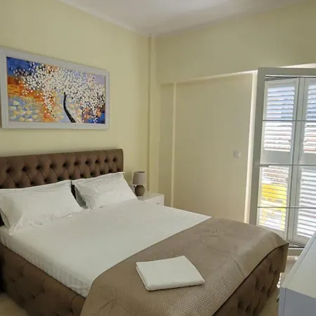 Haus Maximilian * Sarandë