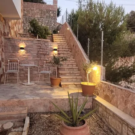 Haus Maximilian * Sarandë