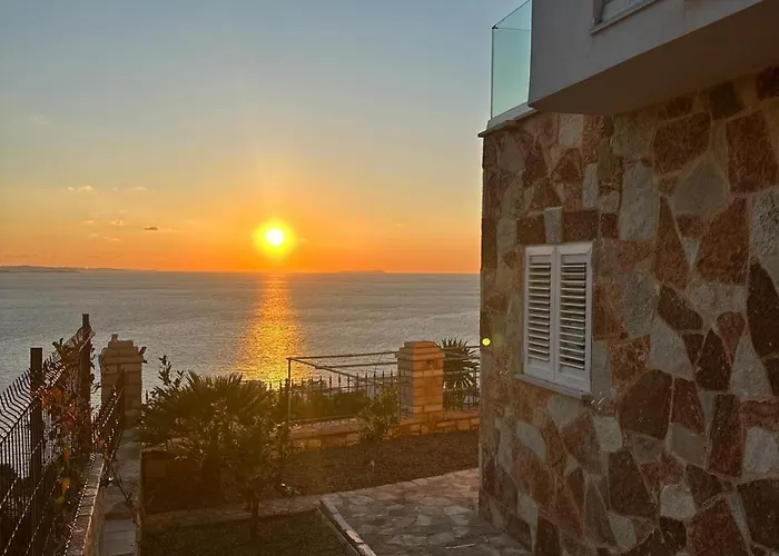 Haus Maximilian Sarandë