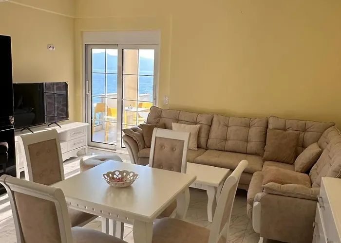 Haus Maximilian * Sarandë