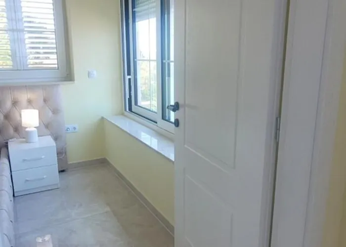 Haus Maximilian * Sarandë