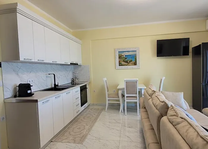 Haus Maximilian * Sarandë