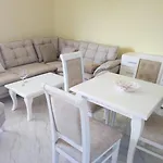 Haus Maximilian شقة