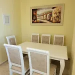 Haus Maximilian * Sarandë