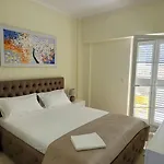 Haus Maximilian * Sarandë