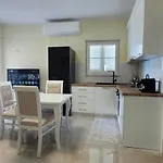 Haus Maximilian * Sarandë