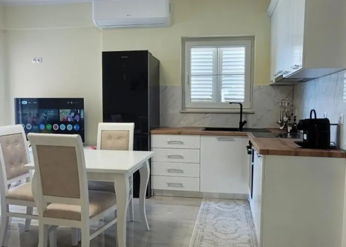 Haus Maximilian * Sarandë