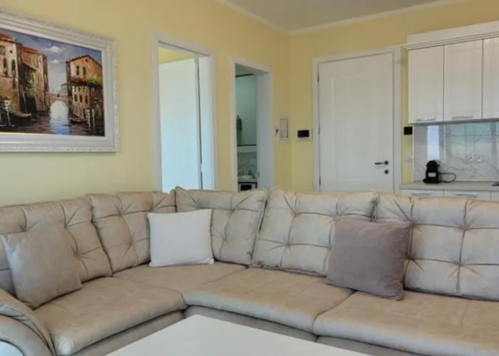 Haus Maximilian Sarandë